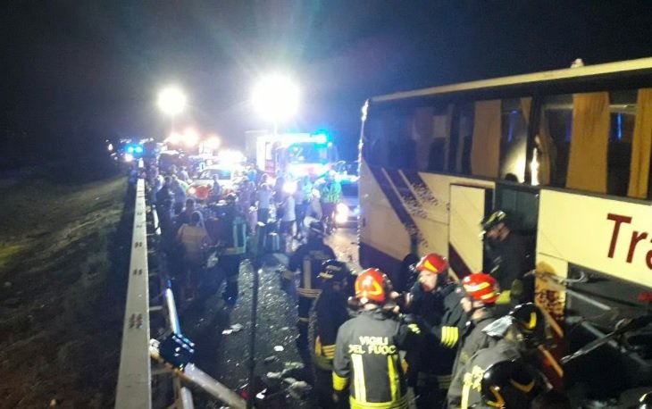 Автобус з українцями потрапив у ДТП на півночі Італії: постраждали 15 осіб, зокрема семеро дітей (ФОТО)