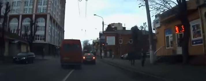 За порушення ПДР патрульні притягнули водія маршрутки до адміністра... За порушення ПДР патрульні притягнули водія маршрутки до адміністративної відповідальності, Барна Лілія