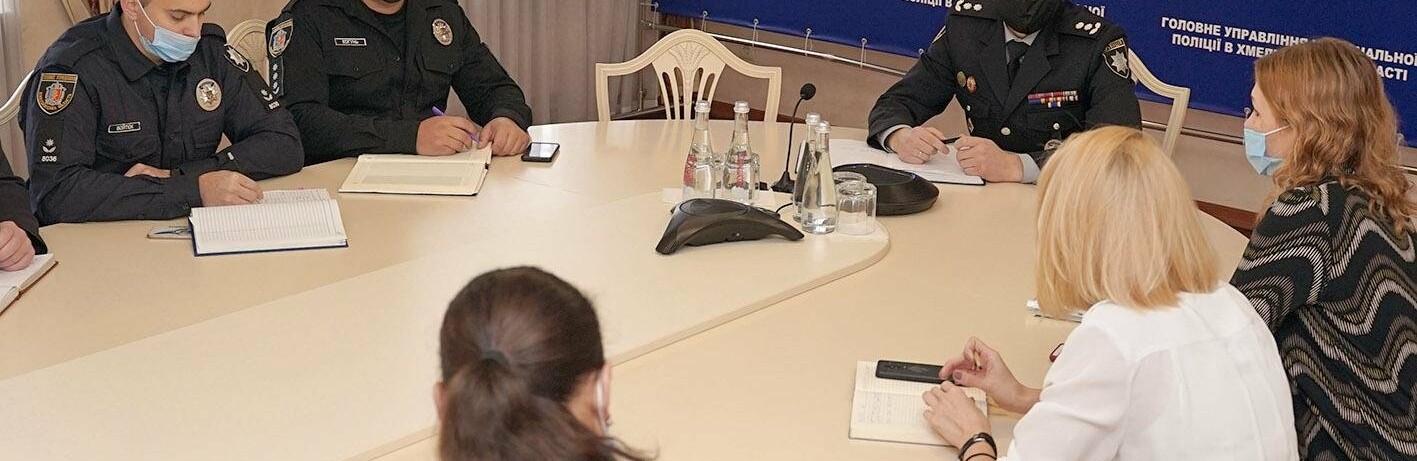 В ГУНП в Хмельницькій області обговорили дотримання прав і свобод л... В ГУНП в Хмельницькій області обговорили дотримання прав і свобод людини в діяльності поліції