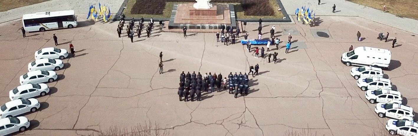 На Хмельниччині поліцейські офіцери громади отримали помпові рушниці та службові автомобілі «Renault Duster» 
