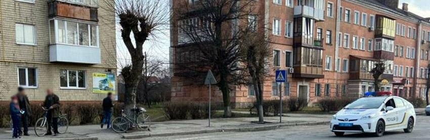 На Хмельниччині водійка травмувала 87-річного пенсіонера і зникла з місця події 