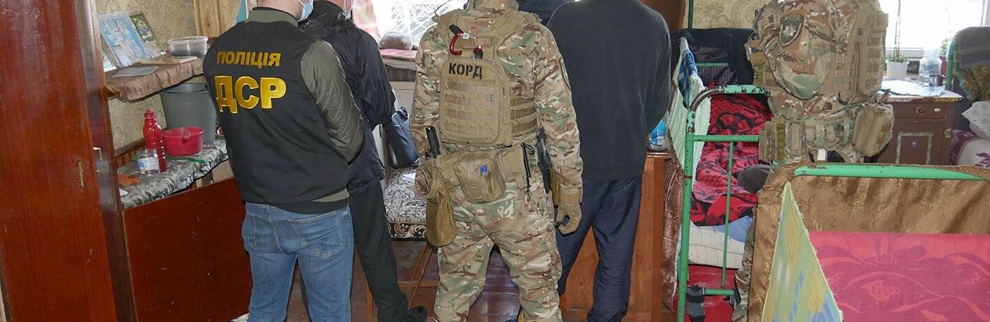 На Хмельниччині поліцейські викрили канал постачання наркотичних засобів до виправної колонії