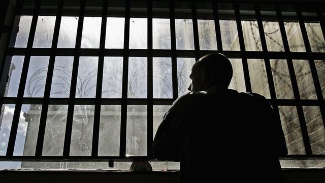 Вдарив ножем у груди і залишив помирати: На Хмельниччині засудили різника