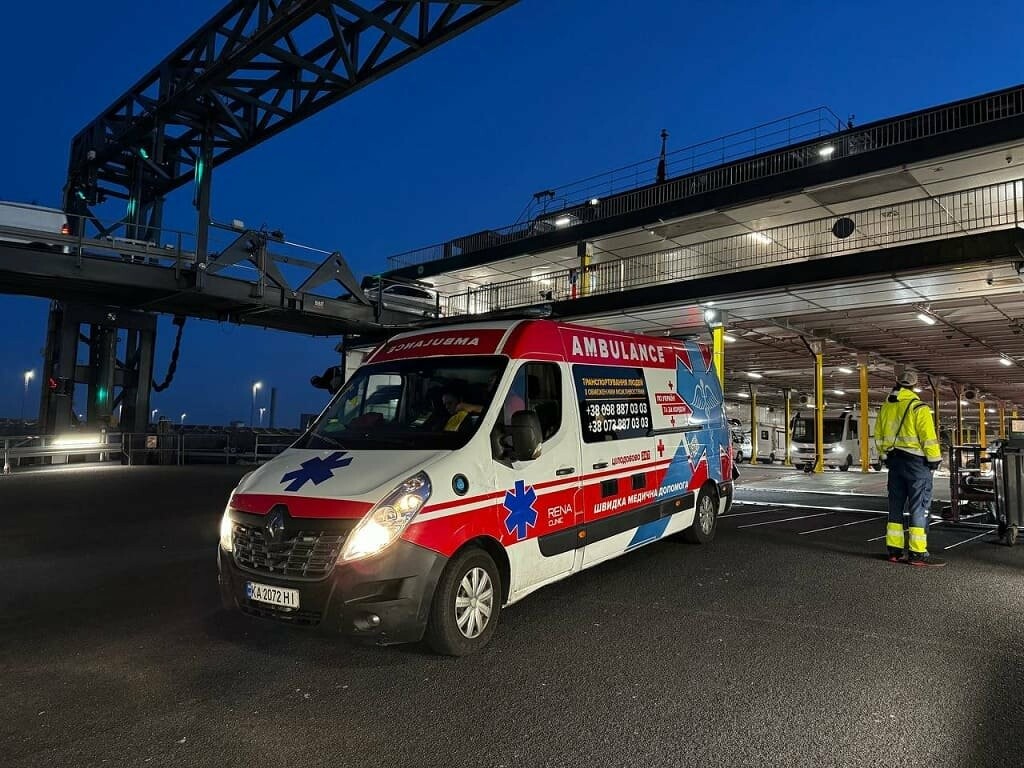 Як замовити реанімобіль для транспортування хворого на лікування за кордон