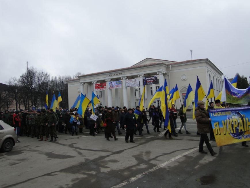 Хмельницький пройшов маршем солідарності у пам'ять за загиблими під Волновахою (фото) - фото 2