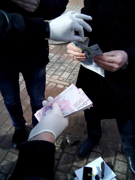 На Хмельниччині СБУ затримала на хабарі чиновника Держпраці (Фото) (фото) - фото 1